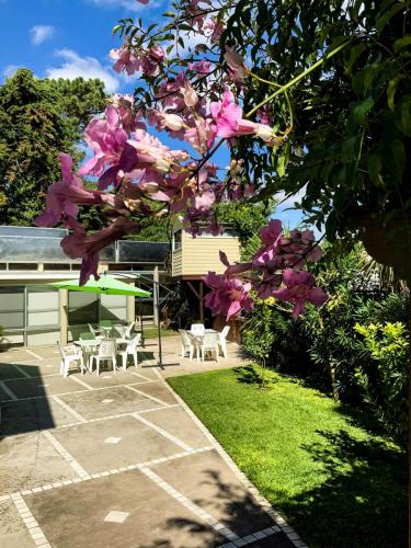 Patio con parrillero para reuniones familiares